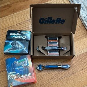 Gillette Fusion ProGlide Razors with Blue and Silver Handle